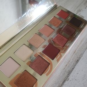 Buxom boss babe betty palette